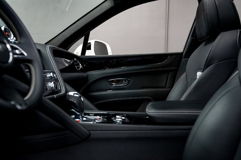 2024 Bentley Bentayga V8 - Photo 29 - Huntington Beach, CA 92649