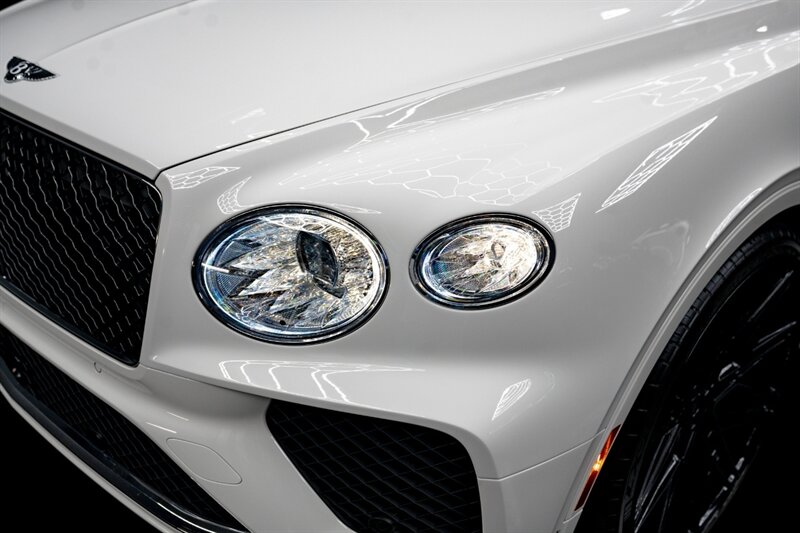 2024 Bentley Bentayga V8 - Photo 10 - Huntington Beach, CA 92649