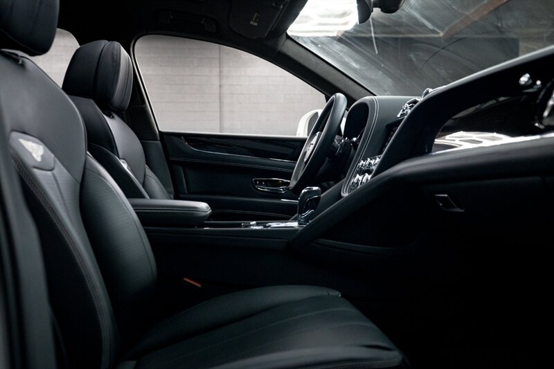 2024 Bentley Bentayga V8 - Photo 41 - Huntington Beach, CA 92649