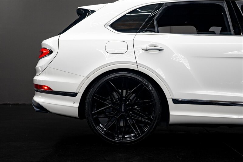 2024 Bentley Bentayga V8 - Photo 19 - Huntington Beach, CA 92649