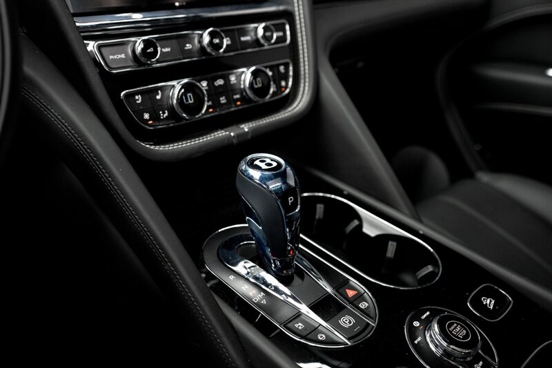 2024 Bentley Bentayga V8 - Photo 35 - Huntington Beach, CA 92649