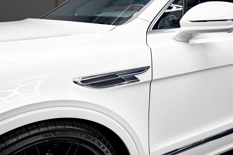 2024 Bentley Bentayga V8 - Photo 7 - Huntington Beach, CA 92649
