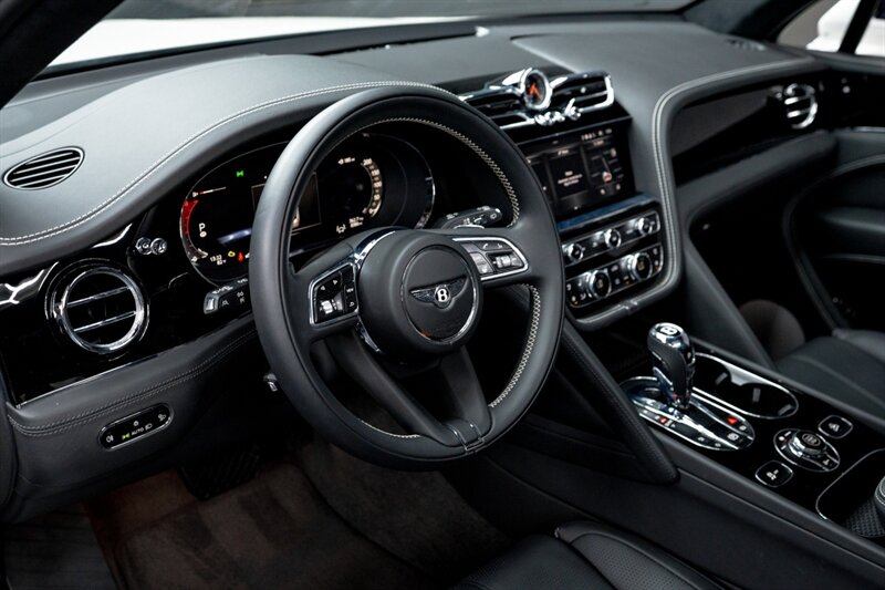 2024 Bentley Bentayga V8 - Photo 38 - Huntington Beach, CA 92649