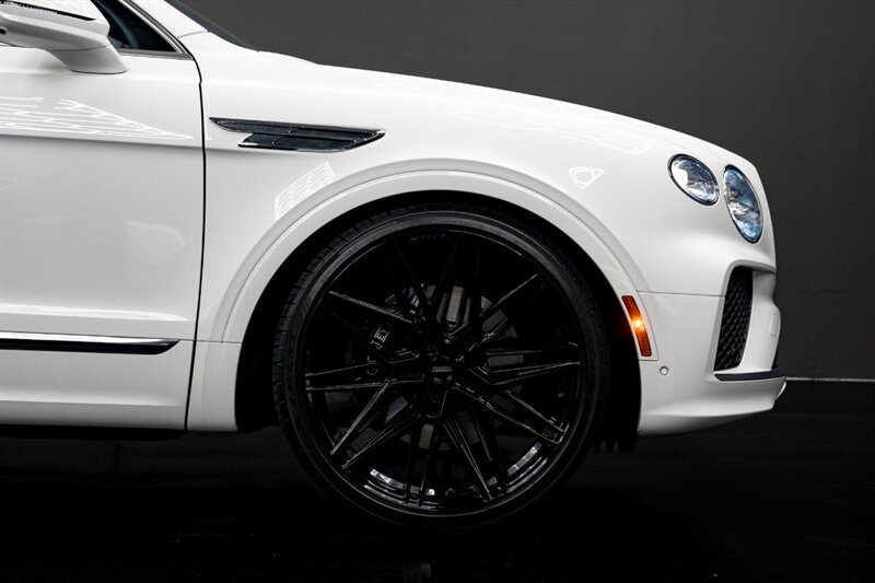 2024 Bentley Bentayga V8 - Photo 20 - Huntington Beach, CA 92649