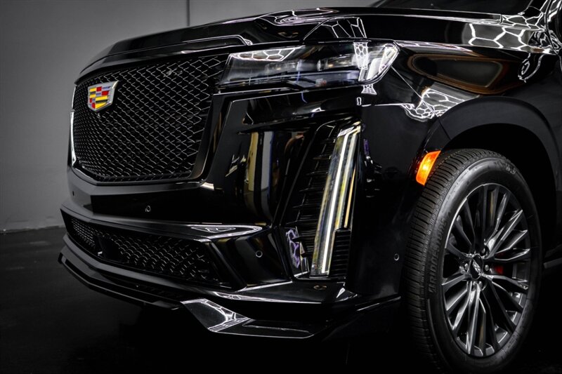 2023 Cadillac Escalade-V ESV - Photo 11 - Huntington Beach, CA 92649