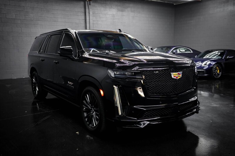 2023 Cadillac Escalade-V ESV - Photo 3 - Huntington Beach, CA 92649