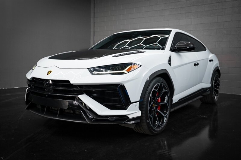 2024 Lamborghini Urus Performante   - Photo 1 - Huntington Beach, CA 92649