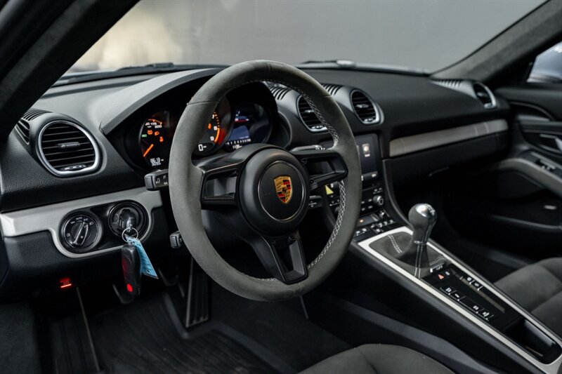 2023 Porsche 718 Cayman GT4 - Photo 27 - Huntington Beach, CA 92649