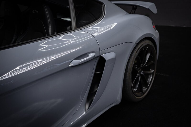2023 Porsche 718 Cayman GT4 - Photo 18 - Huntington Beach, CA 92649