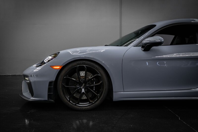 2023 Porsche 718 Cayman GT4 - Photo 5 - Huntington Beach, CA 92649