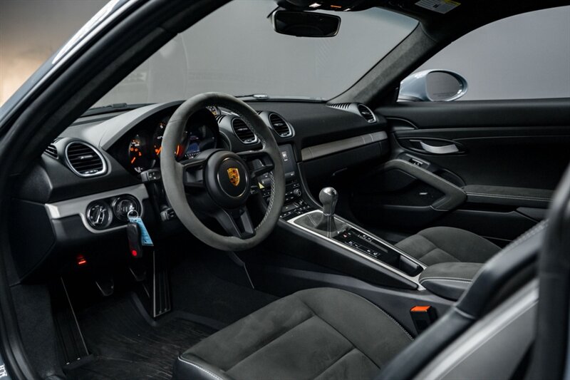 2023 Porsche 718 Cayman GT4 - Photo 20 - Huntington Beach, CA 92649