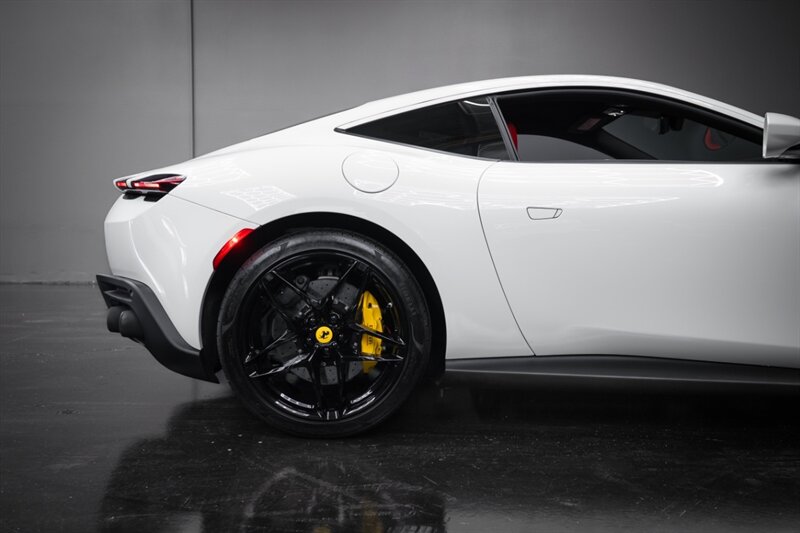 2023 Ferrari Roma - Photo 5 - Huntington Beach, CA 92649