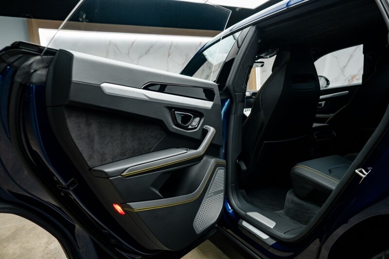 2021 Lamborghini Urus Base - Photo 25