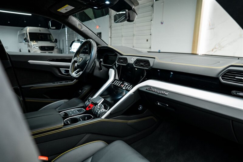 2021 Lamborghini Urus Base - Photo 26