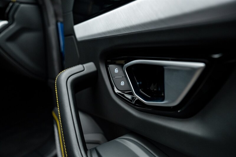2021 Lamborghini Urus Base - Photo 33