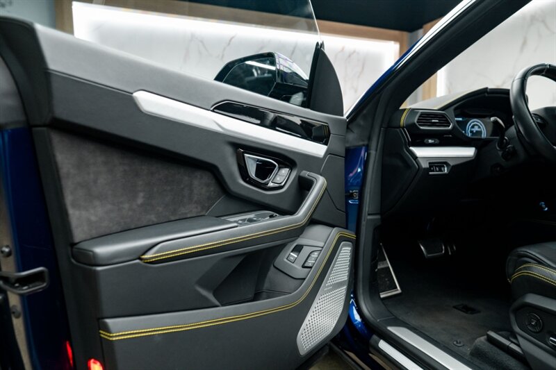2021 Lamborghini Urus Base - Photo 19