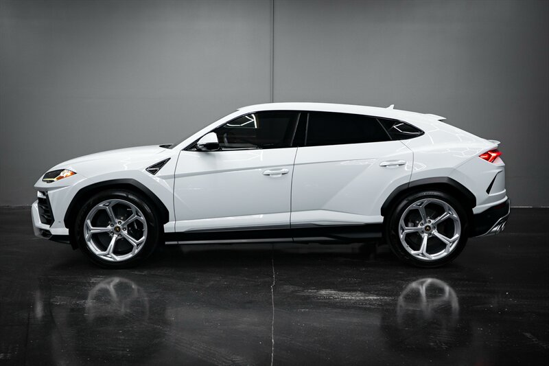 2020 Lamborghini Urus - Photo 2 - Huntington Beach, CA 92649