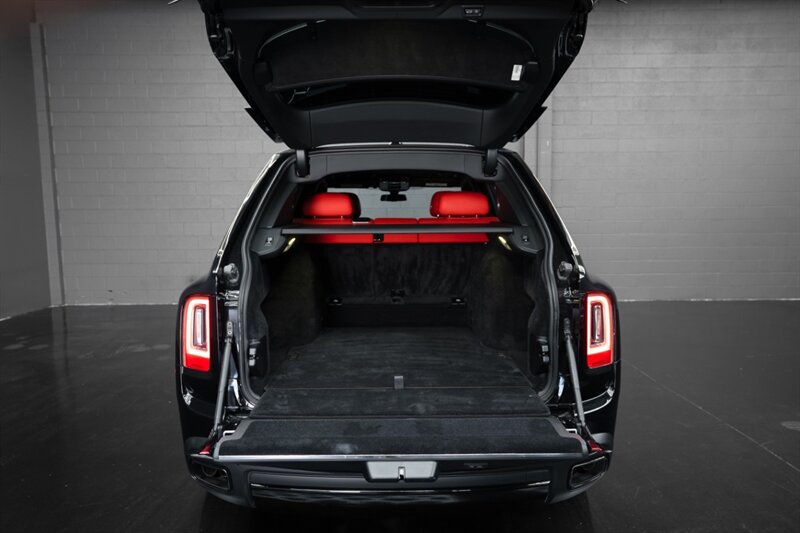 2021 Rolls-Royce Black Badge Cullinan   - Photo 65 - Huntington Beach, CA 92649