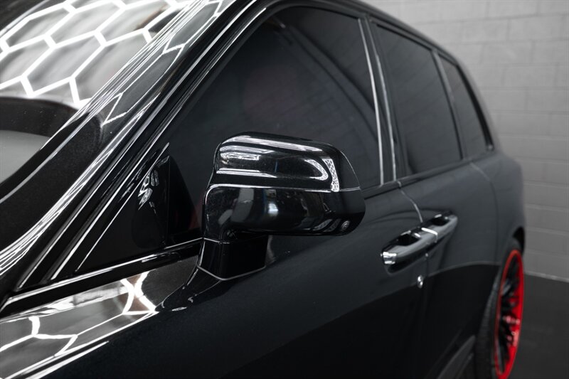 2021 Rolls-Royce Black Badge Cullinan   - Photo 49 - Huntington Beach, CA 92649