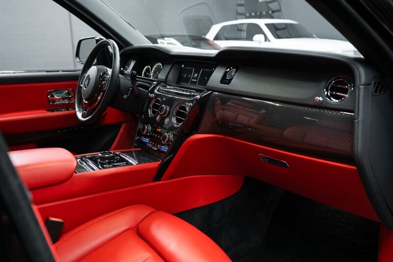 2021 Rolls-Royce Black Badge Cullinan   - Photo 54 - Huntington Beach, CA 92649