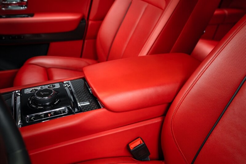 2021 Rolls-Royce Black Badge Cullinan   - Photo 27 - Huntington Beach, CA 92649