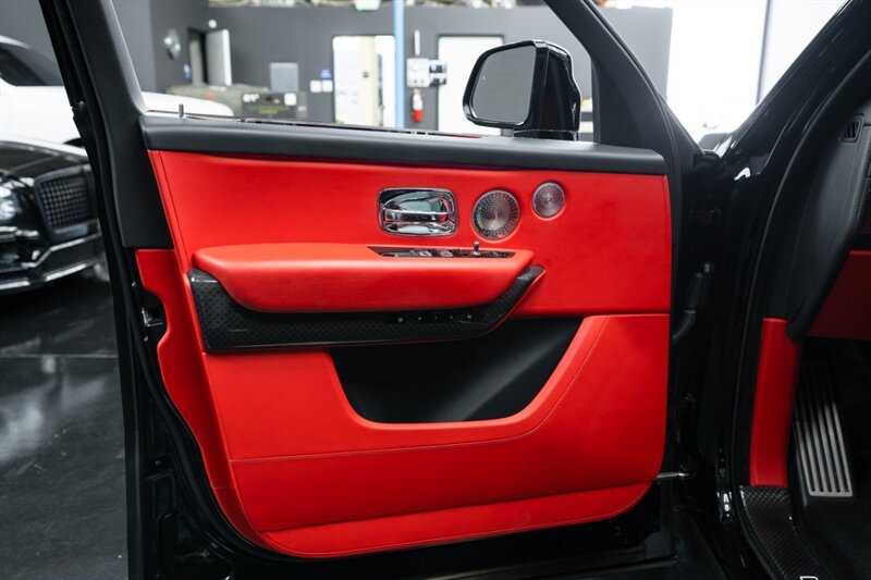 2021 Rolls-Royce Black Badge Cullinan   - Photo 25 - Huntington Beach, CA 92649