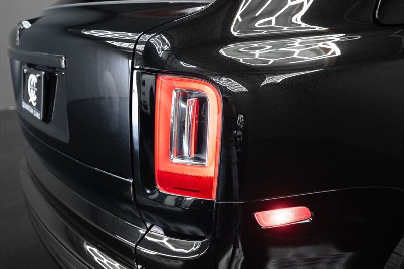 2021 Rolls-Royce Black Badge Cullinan   - Photo 19 - Huntington Beach, CA 92649