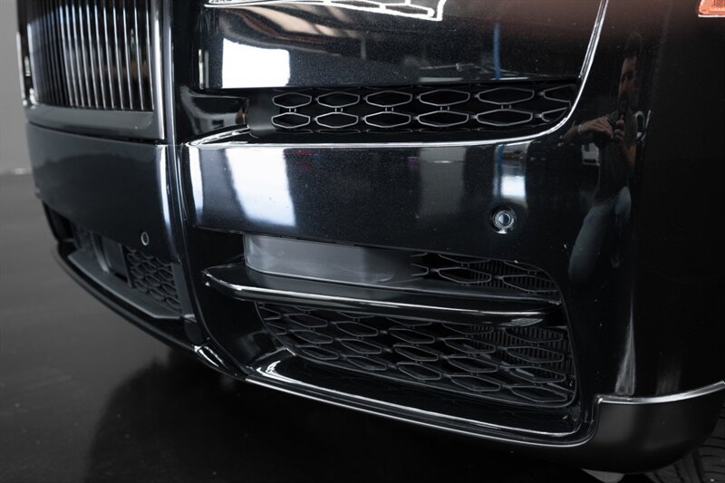 2021 Rolls-Royce Black Badge Cullinan   - Photo 29 - Huntington Beach, CA 92649