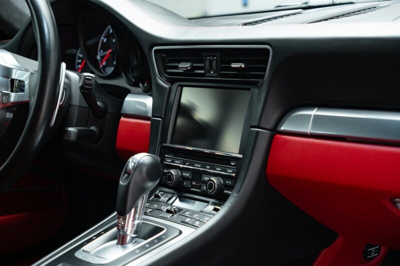 2015 Porsche 911 Turbo - Photo 13 - Huntington Beach, CA 92649