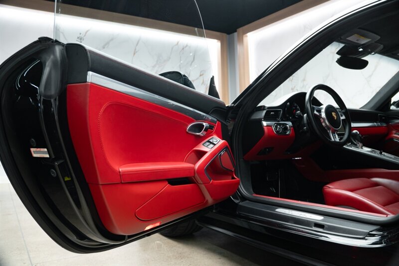 2015 Porsche 911 Turbo - Photo 15 - Huntington Beach, CA 92649