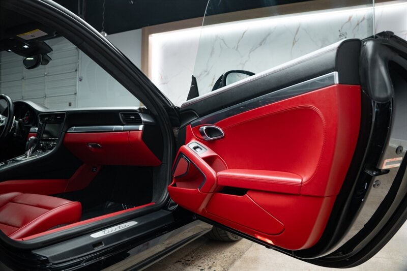 2015 Porsche 911 Turbo - Photo 19 - Huntington Beach, CA 92649