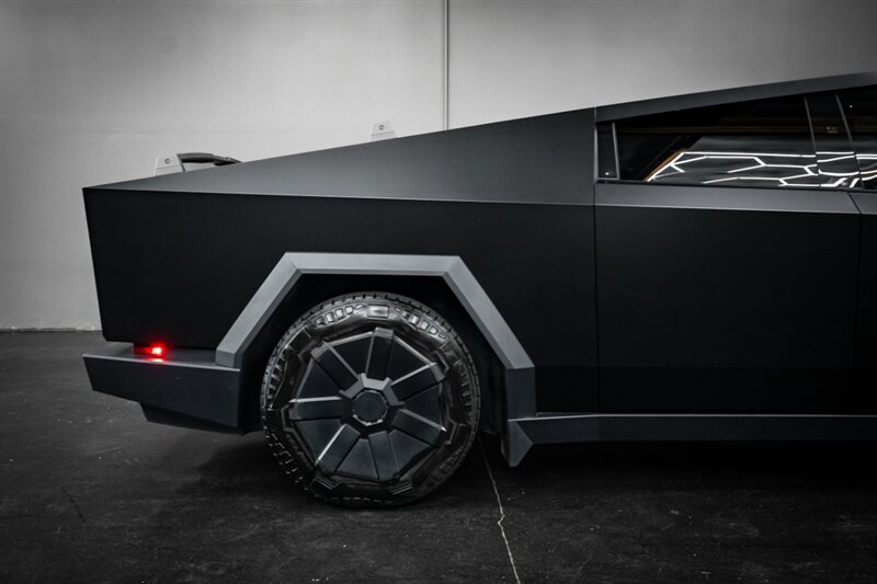 2024 Tesla Cybertruck Cyberbeast - Photo 11 - Huntington Beach, CA 92649