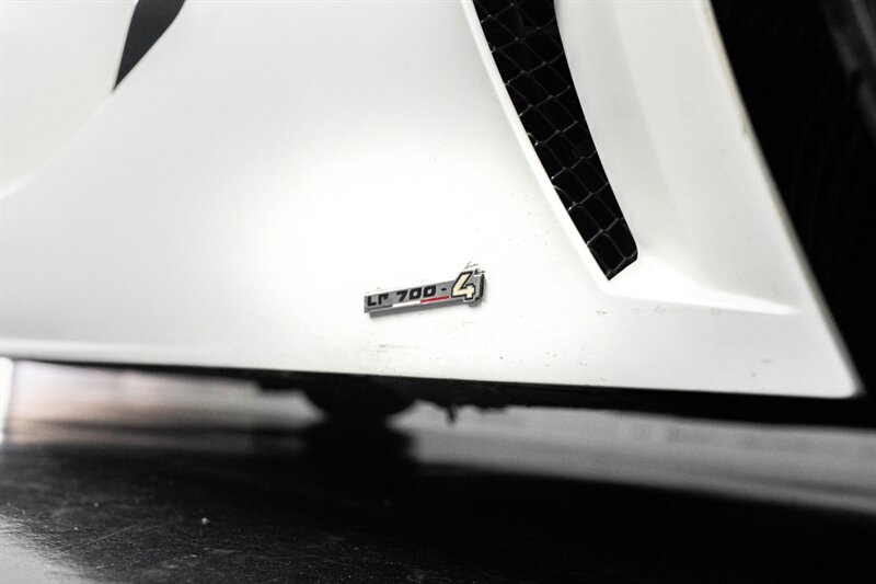 2014 Lamborghini Aventador LP 700-4 - Photo 24 - Huntington Beach, CA 92649