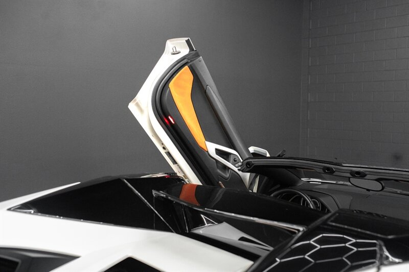 2014 Lamborghini Aventador LP 700-4 - Photo 8 - Huntington Beach, CA 92649