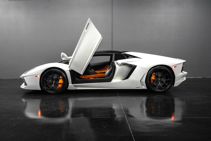 2014 Lamborghini Aventador LP 700-4 - Photo 5 - Huntington Beach, CA 92649