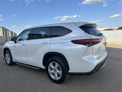 2021 Toyota Highlander Hybrid LE   - Photo 2 - Amarillo, TX 79110