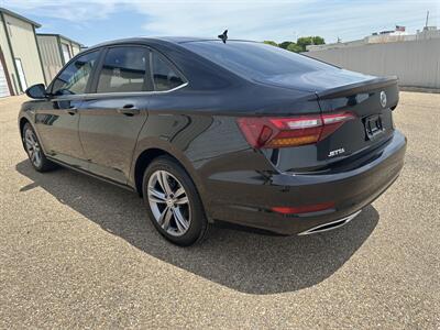 2019 Volkswagen Jetta R-Line   - Photo 2 - Amarillo, TX 79110