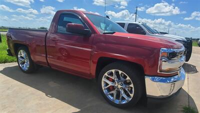 2018 Chevrolet Silverado 1500 LT   - Photo 1 - Schulenburg, TX 78956