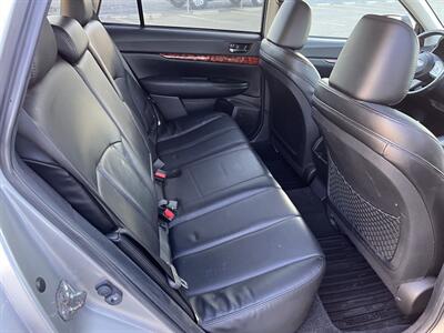 2011 Subaru Outback 2.5i Limited - Photo 12 - Sacramento, CA 95827