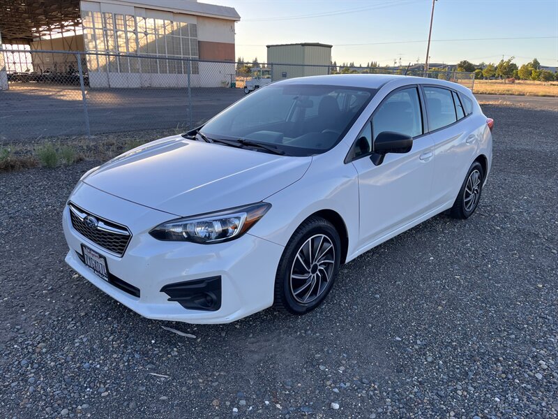 2017 Subaru Impreza 2.0i  