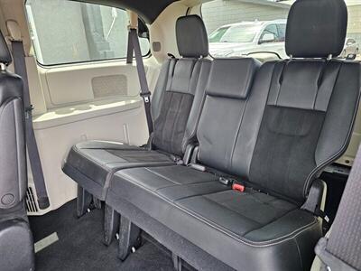 2019 Dodge Grand Caravan SXT   - Photo 26 - Ontario, CA 91761