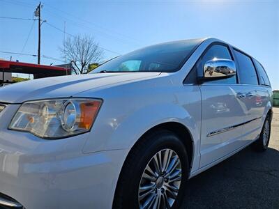 2014 Chrysler Town and Country Touring-L   - Photo 11 - Ontario, CA 91761