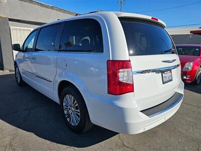 2014 Chrysler Town and Country Touring-L   - Photo 4 - Ontario, CA 91761