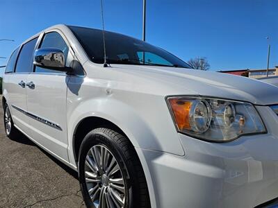 2014 Chrysler Town and Country Touring-L   - Photo 10 - Ontario, CA 91761