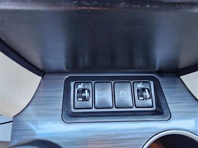 2012 Toyota Camry Hybrid XLE   - Photo 34 - Ontario, CA 91761