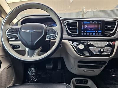2017 Chrysler Pacifica Limited   - Photo 31 - Ontario, CA 91761