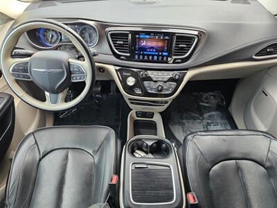 2017 Chrysler Pacifica Limited   - Photo 30 - Ontario, CA 91761
