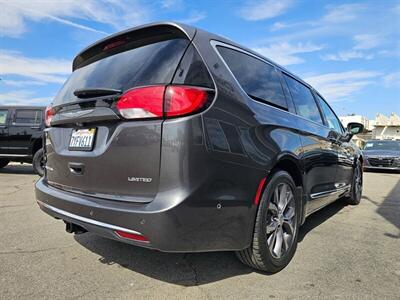 2017 Chrysler Pacifica Limited   - Photo 6 - Ontario, CA 91761