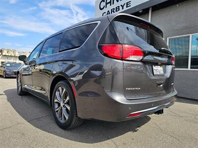 2017 Chrysler Pacifica Limited   - Photo 4 - Ontario, CA 91761