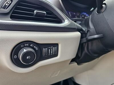 2017 Chrysler Pacifica Limited   - Photo 21 - Ontario, CA 91761